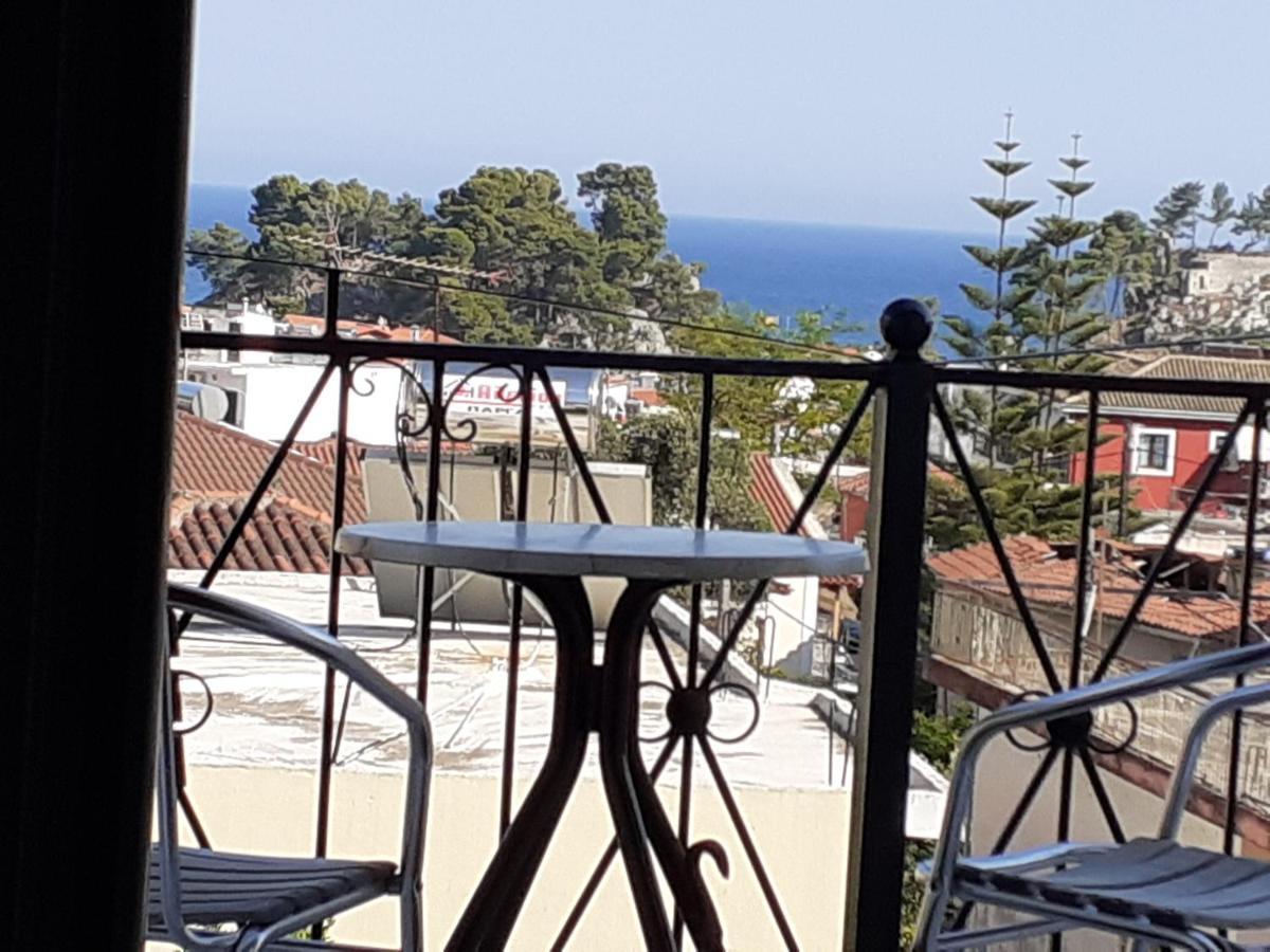 Jiovanni Parga Exteriör bild