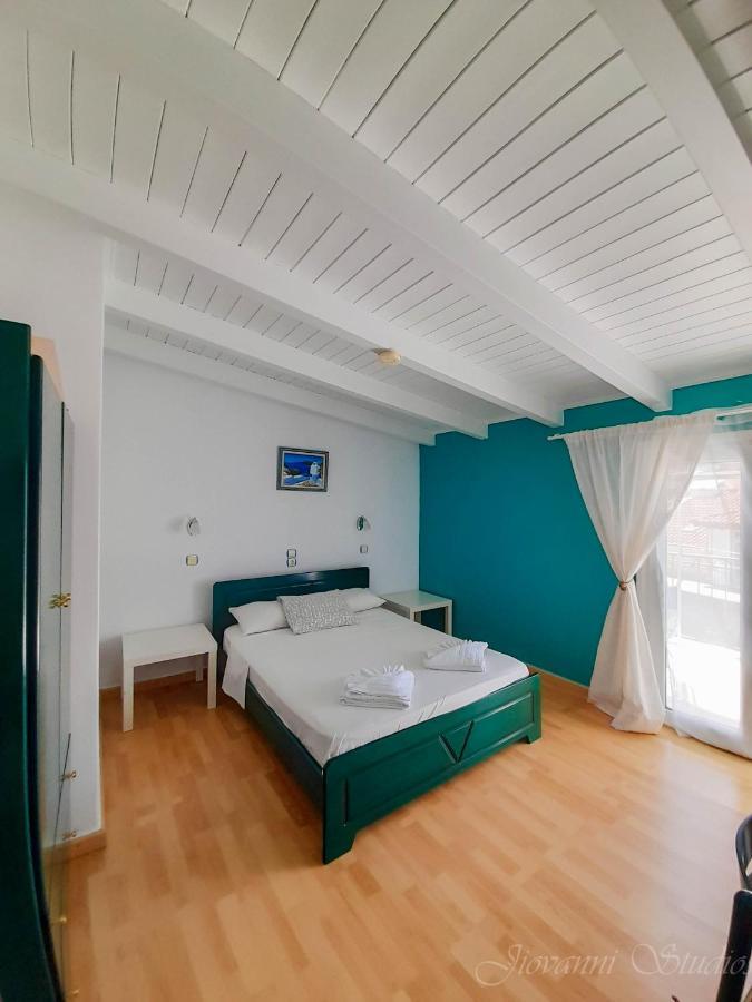 Jiovanni Parga Exteriör bild